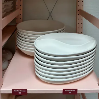 Photo des pièces de céramique avec leur prix