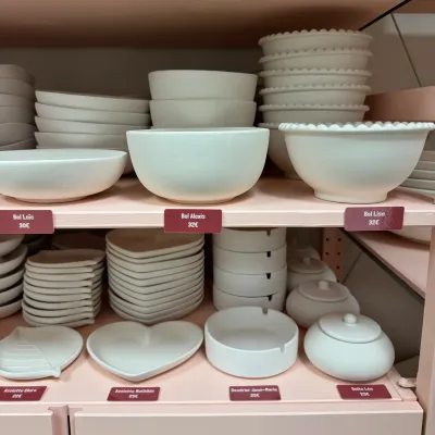 Photo des pièces de céramique avec leur prix