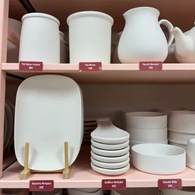 Photo des pièces de céramique avec leur prix