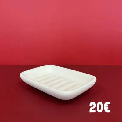 Photo des pièces de céramique avec leur prix